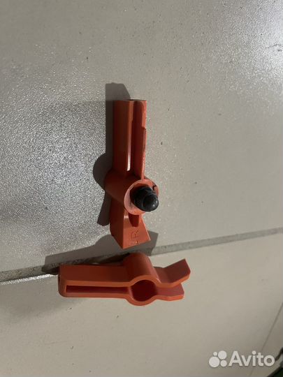 Направляющие защиты лючка зарядки Nissan Leaf