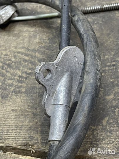 Трос стояночного тормоза Toyota Camry 40