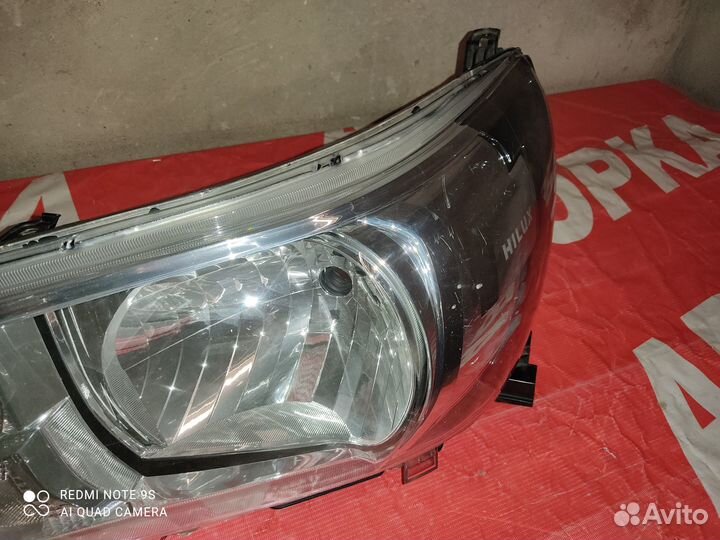 Фара левая Toyota Hilux