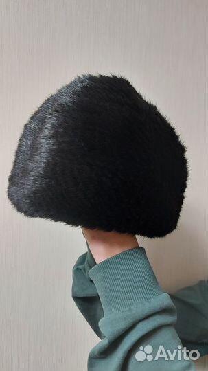 Шапка из вязаной норки черно-коричневая