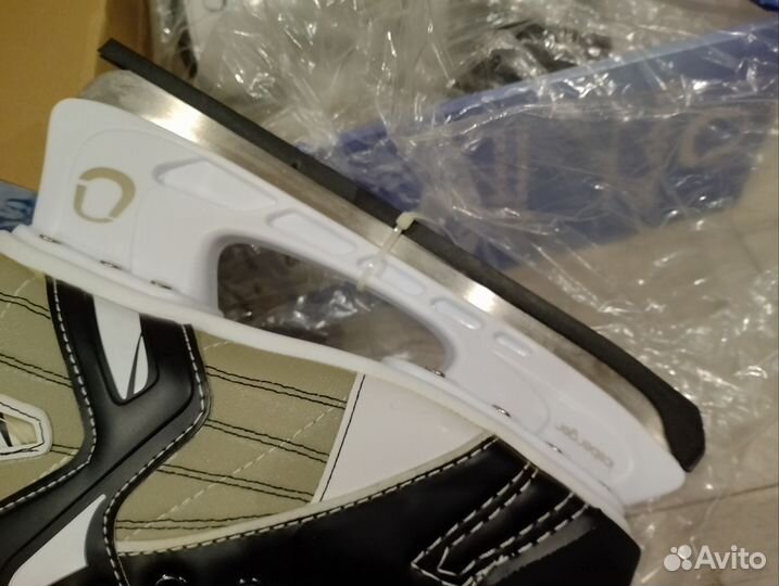 Коньки новые 40 размер