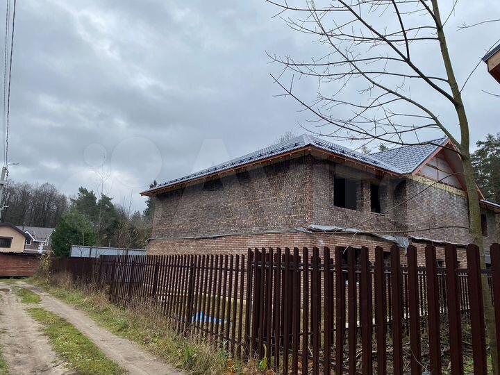 Таунхаус 450 м² на участке 8 сот.