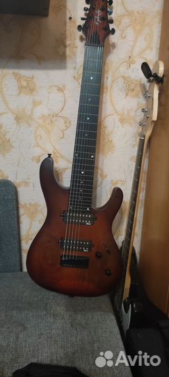 Восьмиструнная электрогитара