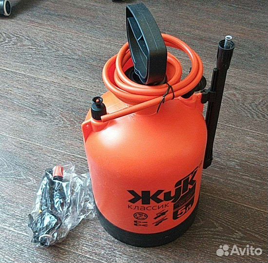 Пневматический опрыскиватель Жук классик