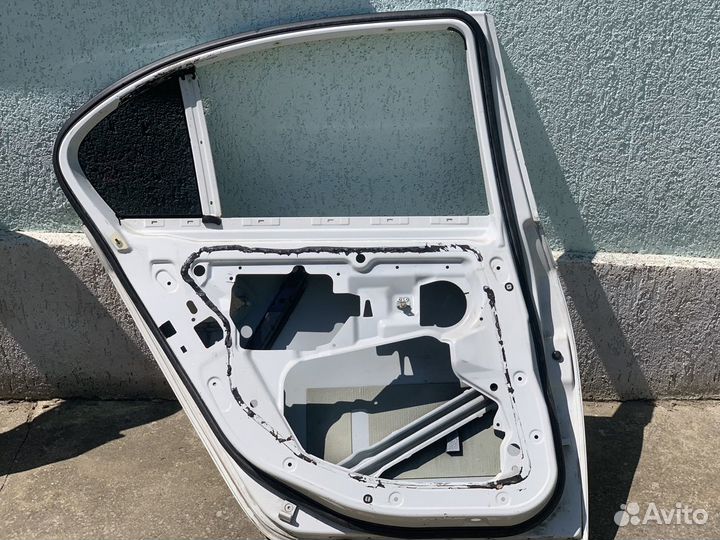 Продам дверь задняя левая бмв е60 белая