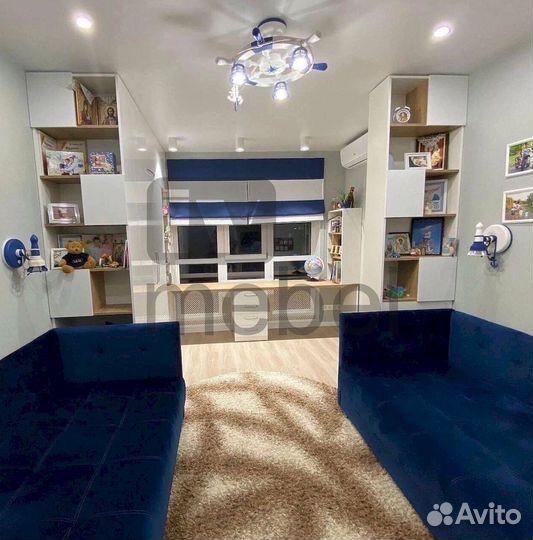 Зеркальный шкаф