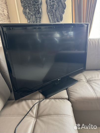 Продам телевизор LG 42LD650