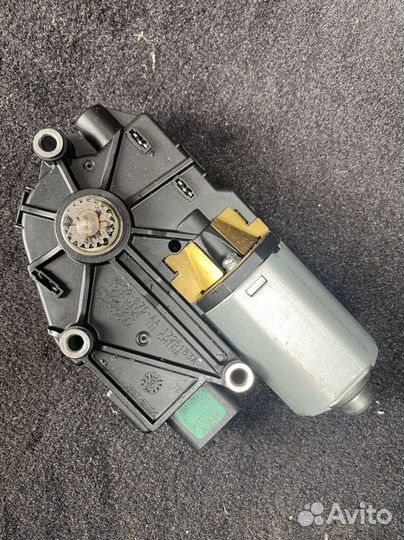 Моторчик люка Инфинити G25; G35; G37