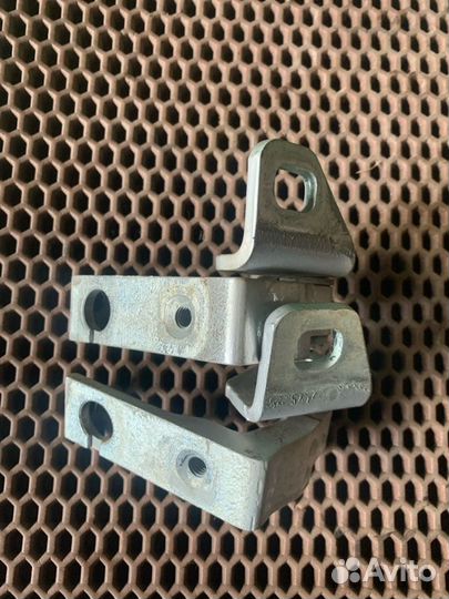 Петля двери задняя правая Ford Focus 3 3 iqdb 2013