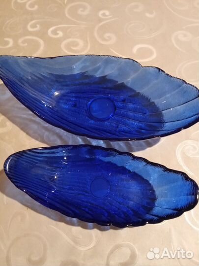 Стеклянная синяя посуда
