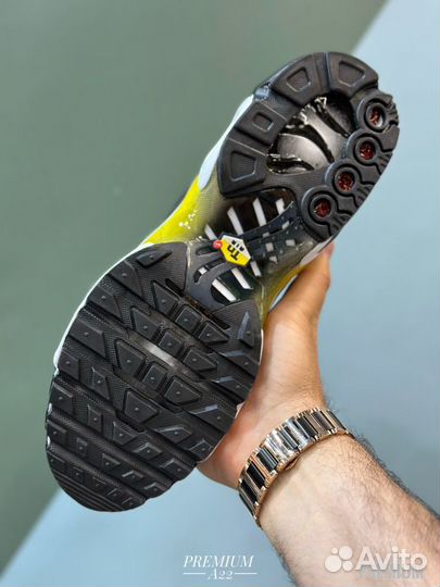 Кроссовки Nike Air Max Plus 'Black Tour Yellow'