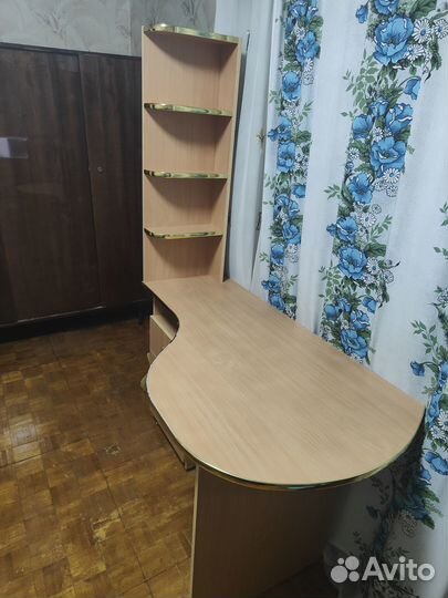 Детский письменный стол