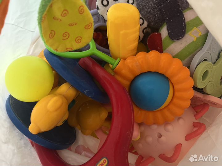 Игрушки пакетом погремушки
