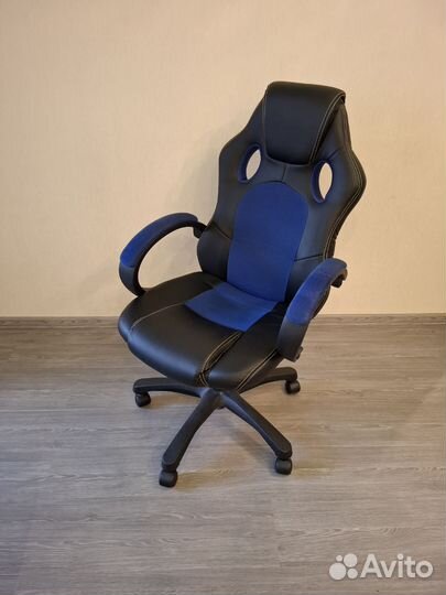 Игровое компьютерное кресло