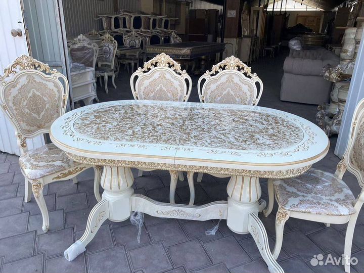 Кухонный стол и стулья новые