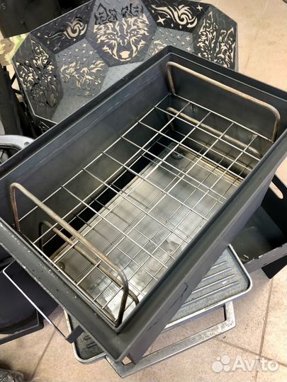 Коптильня с гидрозатвором универсальная