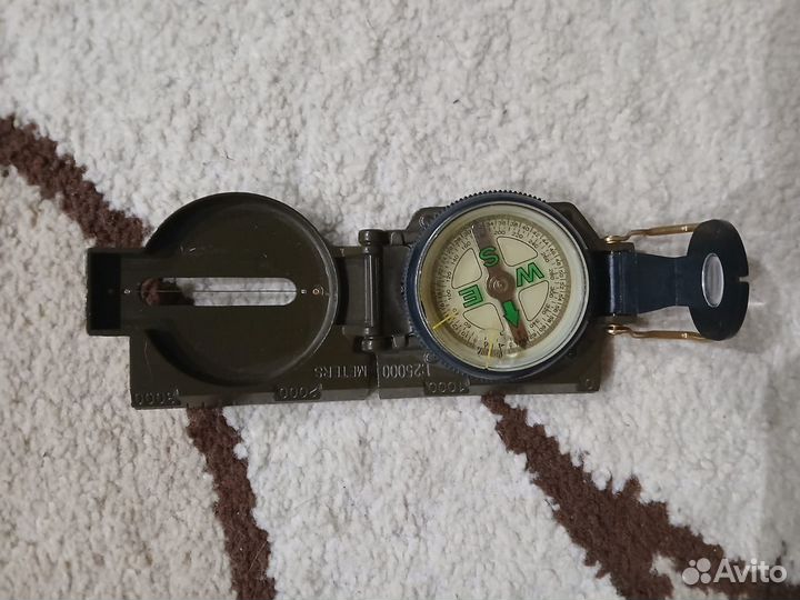 Налокотники и наколенники, ремень,компасс