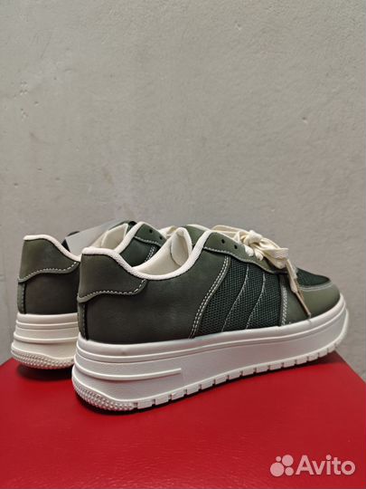 Кроссовки женские разные размеры