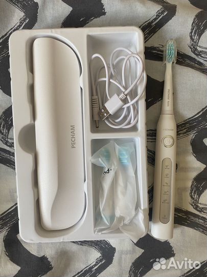 Электрическая зубная щетка