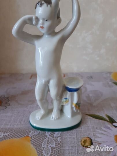 Статуэтка Мальчик с кружкой лфз
