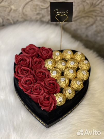 Цветы в коробке с шаром баблс