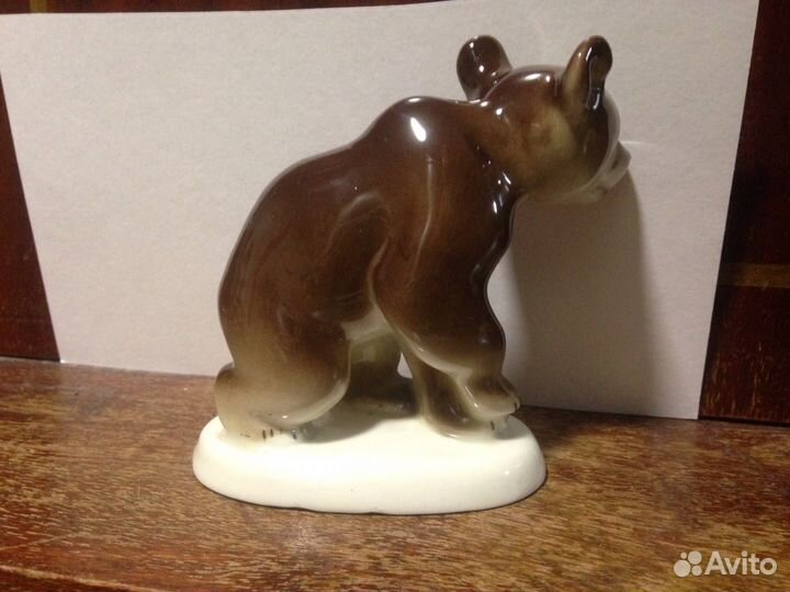 Фарфоровая статуэтка Медведь