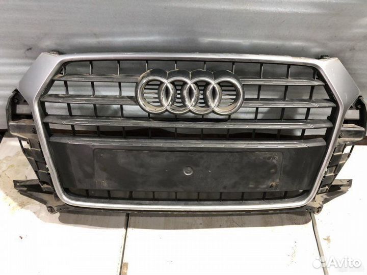 Решетка радиатора Audi Q3