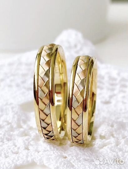 Золотые обручальные кольца