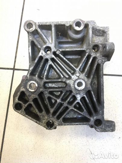 Кронштейн вспомогательных агрегатов Nissan Almera