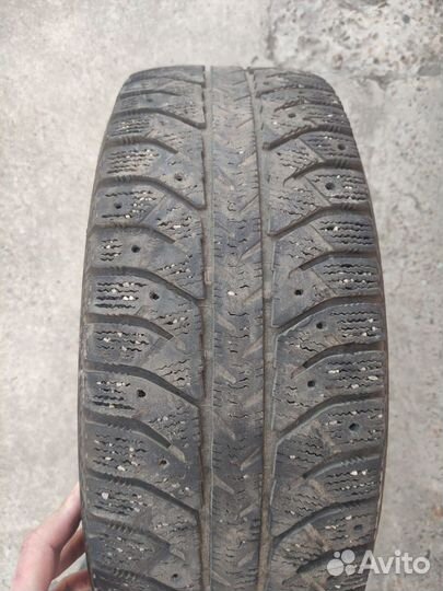 Bridgestone Ice Cruiser 7000 205/65 R15 94T