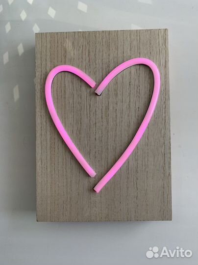 Неоновое сердце