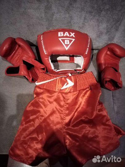 Шлем, перчатки, шорты