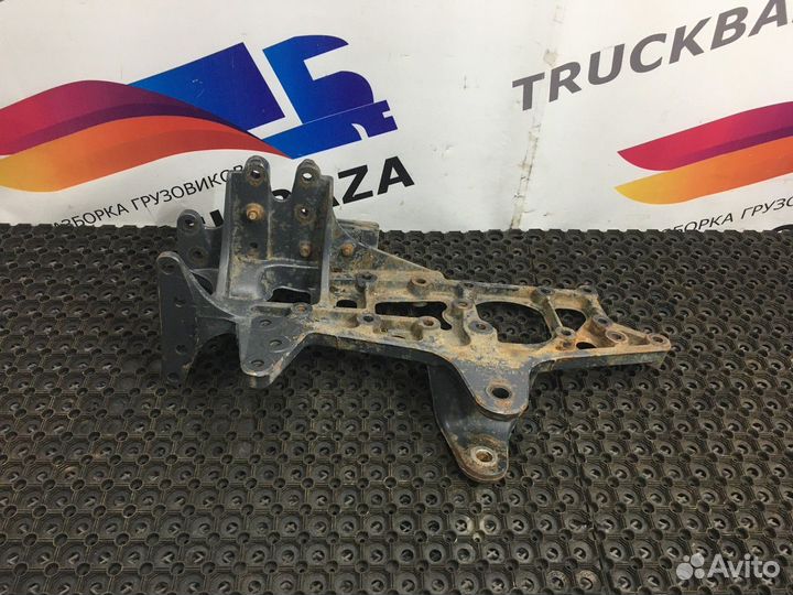 Кронштейн передней рессоры левый
