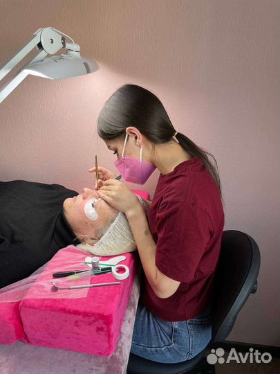 Наращивание ресниц, оформление бровей