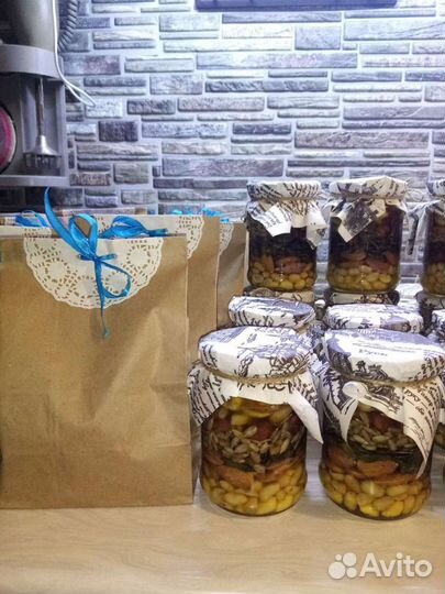 Мед с орешками.Замороженные ягоды