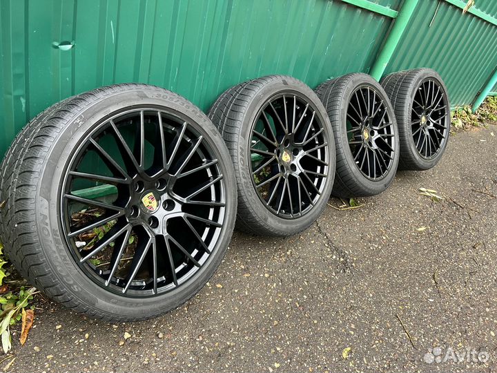 Pirelli Scorpion Winter 275/40 R21 и 305/35 R21 109V