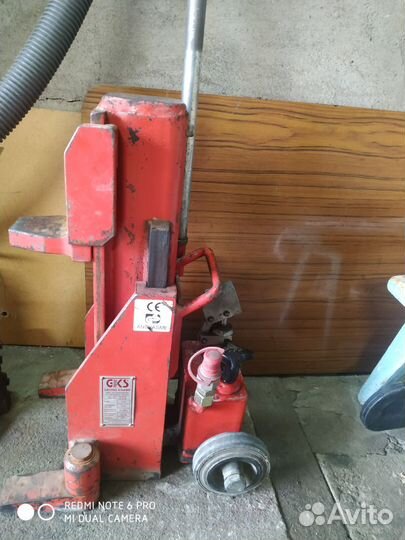 Домкрат подкатной гидравлический 10т