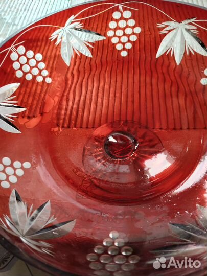 Ваза для фруктов на ножке