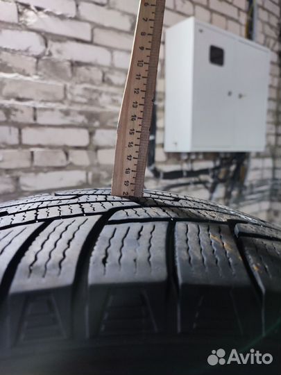 Kumho I'Zen KW31 235/65 R17