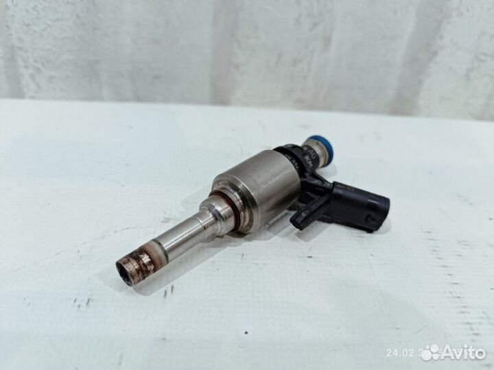 Топливная форсунка / инжектор Audi A4 CJE