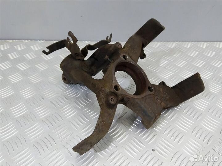 Кулак поворотный правый Skoda Octavia 5Q0256N