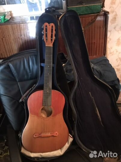 Мастеровая акустическая гитара