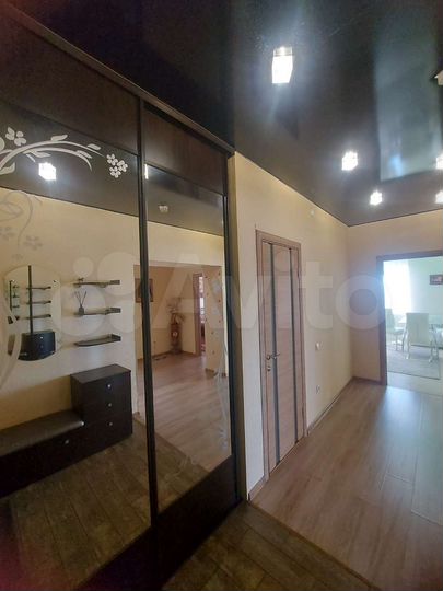 3-к. квартира, 107 м², 8/10 эт.