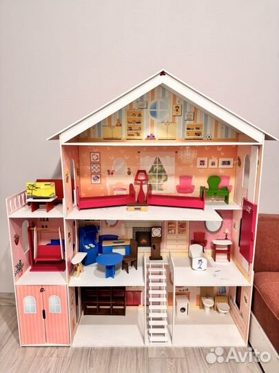 Большой кукольный домик