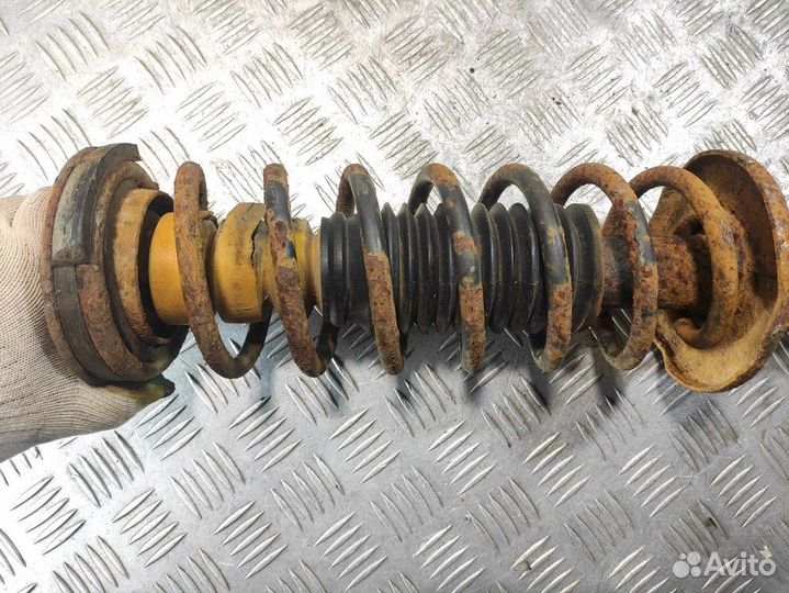 Пружина задняя Volkswagen Vento 1991 1997