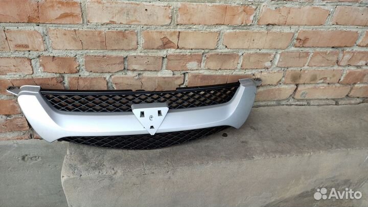 Решетка радиатора Тойота caldina