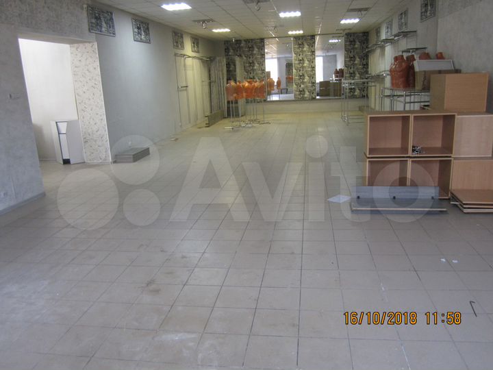 Торговое помещение, 210 м²