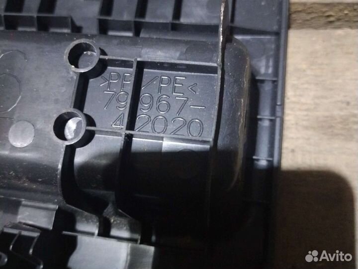 7996742020 Накладка крепления сидения Toyota RAV 4