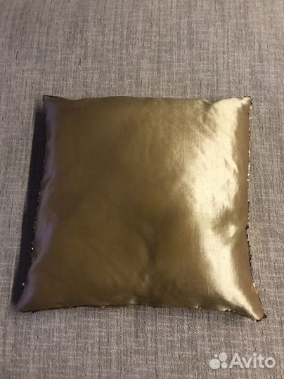 Подушка с пайетками. Новая