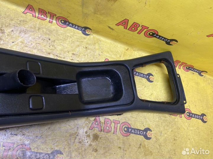 Подлокотник Ford Scorpio лифтбек BRE 1989